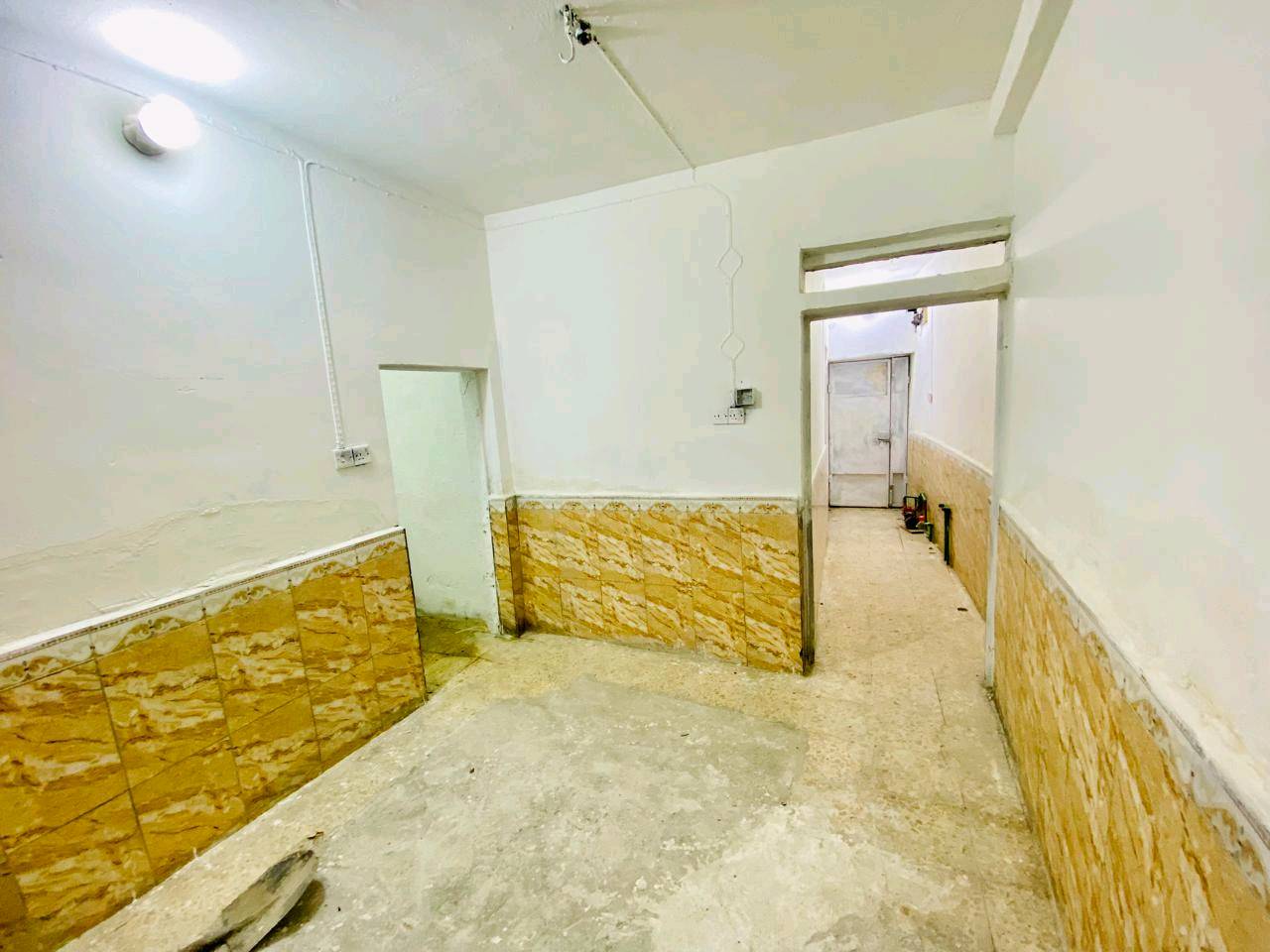 بيت للرهن او البيع مساحته 50 متر استقبال صاله غرفه مطبخ وتخاريج المكان الجديدة الثالثه قرب المستوصف الصحي الرهن 25 البيع 50 