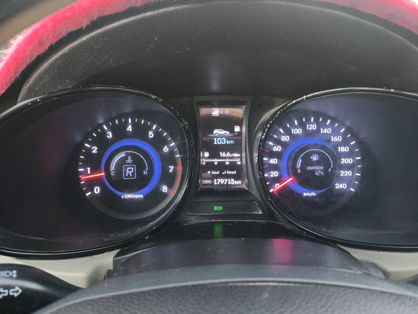 سانتافي خليجي موديل 2013 سته سلندر سبعه راكب فول مواصفات السياره بدون حادث طخات بسيطه 
بارد في باب السائق بدون تبديل.