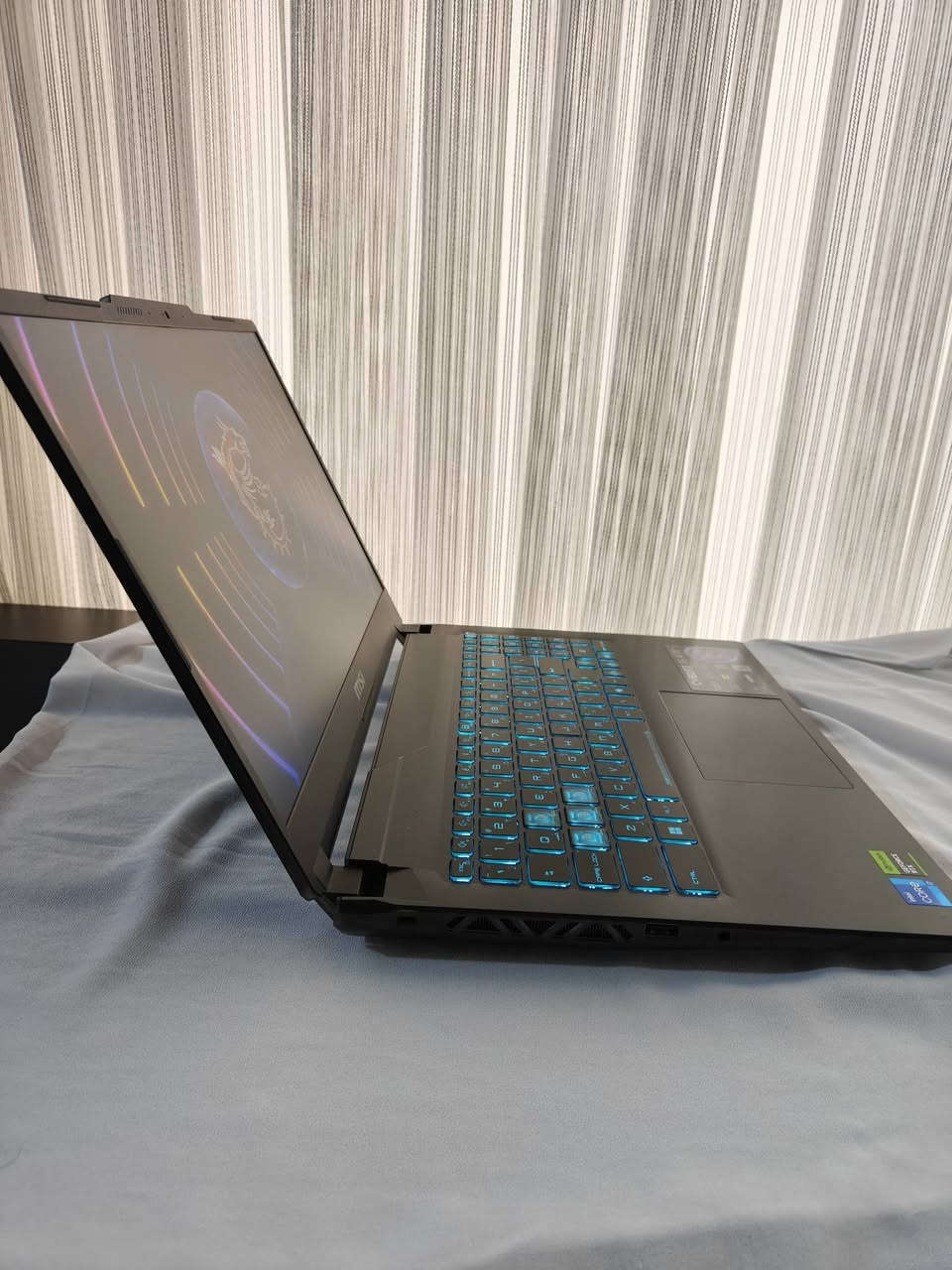 شبه جديد (نضافة 98%) ✨
​لعشاق الأداء العالي والألعاب القوية، لابتوب MSI بمواصفات مرعبة:
​✅ المعالج: i7 جيل 13 (High Performance)
✅ كرت الشاشة: RTX 4060 (8GB) 🚀
✅ الرام: 16GB DDR5 (الأسرع حالياً)
✅ الهارد: 512GB SSD
✅ الشاشة: 15.6 FHD / 144Hz ⚡
​🚛 يوجد توصيل لكافة محافظات العراق.
​💰 للاستفسار عن السعر: اكتب (تم) بالتعليقات أو راسلنا واتساب:
📞 ***********
