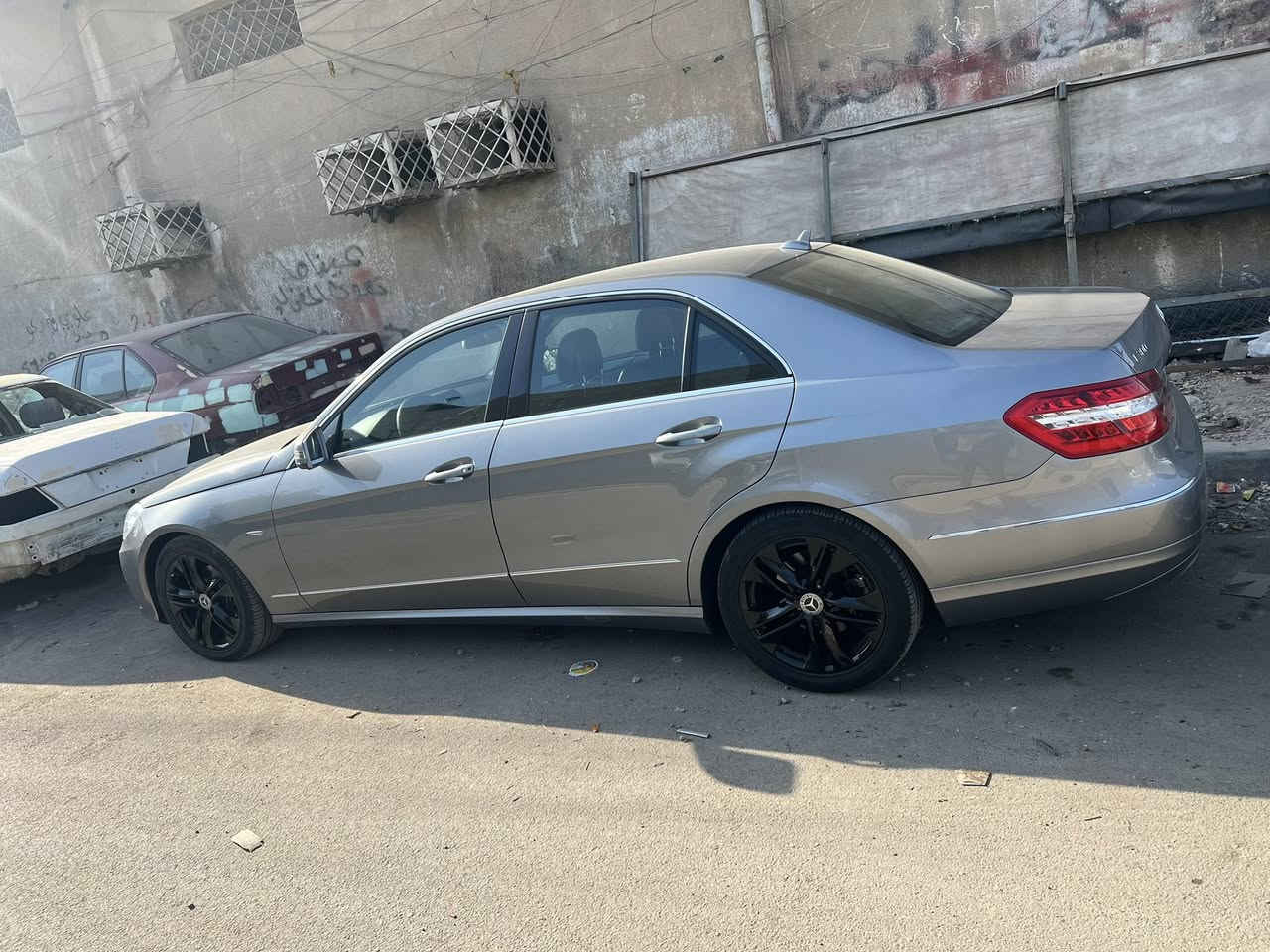 للبيع مارسدس ٢١٢موديل ١٢ مكفوله بيها صبغ دعاميه فقط دهوك بسمي تحويل *********** شارع فلسطين
