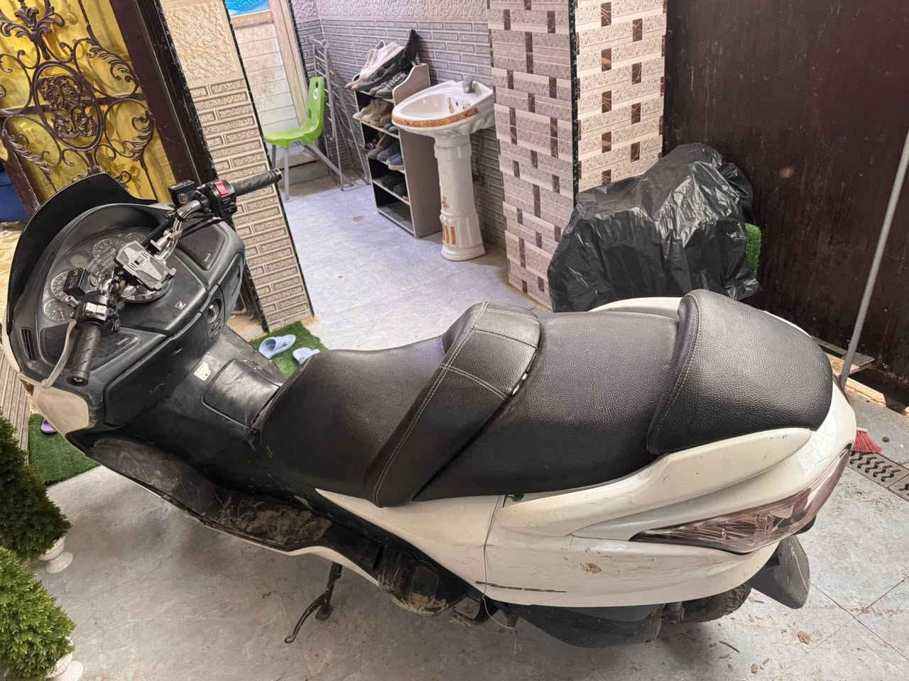 السلام عليكم 
فورزه للبيع السعر ١.٢٠٠
اي نقص مابيها
***********
