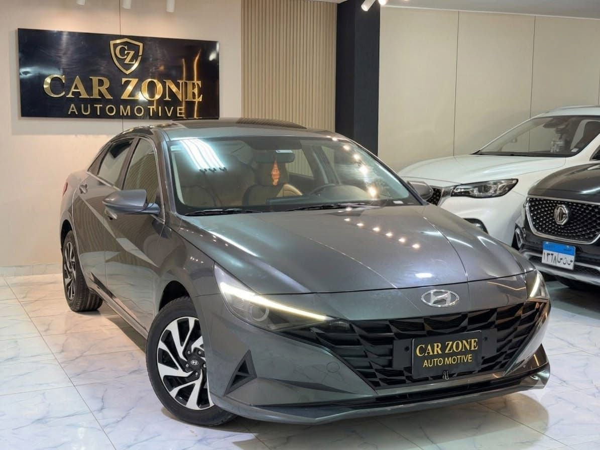 🚘 هيونداي النترا CN7 موديل 2022 الفئة الرابعة 
🚘 Hyundai Elantra CN7 2022 – Smart Plus
 (الفئة الرابعة)
🔹  الموديل 2022 الفئة الرابعة 
🔹 الموتور : 1600CC تنفس طبيعي 4 سلندر
🔹 الفتيس : اوتوماتيك من 6 سرعات
🔹 العداد: 34,000 كم
🔹 الحالة: فبريكا بالكامل
🔹 الصيانات: توكيل
🔹 نسخة الوكيل

✨ الكماليات:
✅ شاشة 8 بوصة Touch Screen
✅ Apple CarPlay & Android Auto
✅ كاميرا خلفية
✅ حساسات ركن خلفية
✅ جنوط سبور 16 بوصة
✅ تكييف أوتوماتيك
✅ مثبت سرعة
✅ مرايات كهرباء ضم
✅ عجلة قيادة Multifunction
✅ TPMS (مراقبة ضغط الإطارات)
✅ ABS – EBD – ESP
✅  وسائد هوائية

💡 ليه تختار Hyundai Elantra CN7؟
تصميم عصري، اعتمادية هيونداي، راحة في القيادة، مع صيانات توكيل وحالة فبريكا بالكامل.

✨ متاح كاش – قسط – استبدال 🔄
🎥 متاح فيديو معاينة للمصداقية

📍 العنوان: التجمع الخامس 
🕑 مواعيد العمل: من 11 ص لـ11 م

📞 للتواصل:01055629718


**إذا كنت صاحب هذا الإعلان وتريد حذفه لأي سبب، رجاءا أرسل رسالة إلى الدعم الفني**