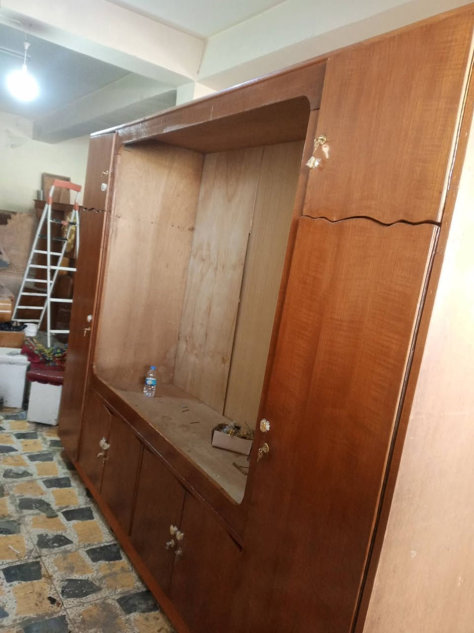 السلام عليكم يوجد بوفيه  للبيع السعر 175للاتصال***********
