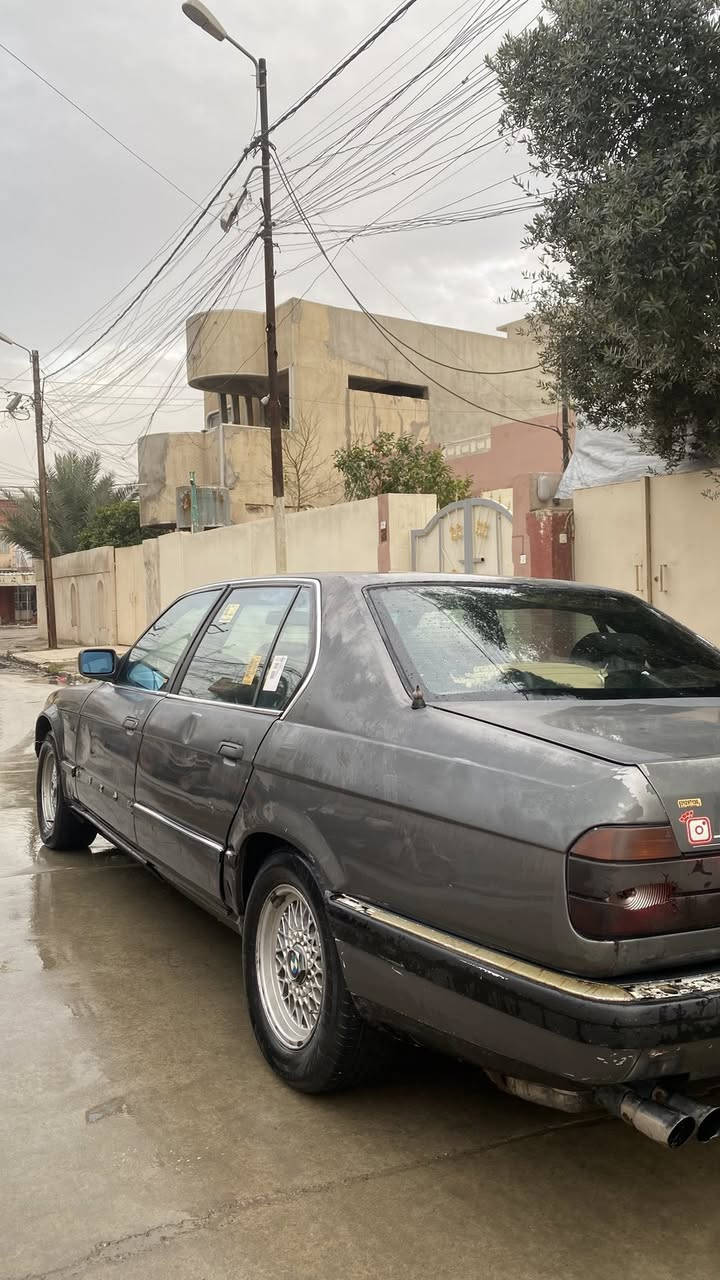 السلام عليكم 🫡
بي ام حجم 735 باب طويل رئاسي (محرك كاز محور كرنفال )
مكينه وكير جديد رقم اخضر سنويه اخضر 
التحويل ورا البيع 
العنوان : موصل ايمن 
الرقم : *********** وتساب 
 *********** وتساب
 السعر 25 وبيها مجال
