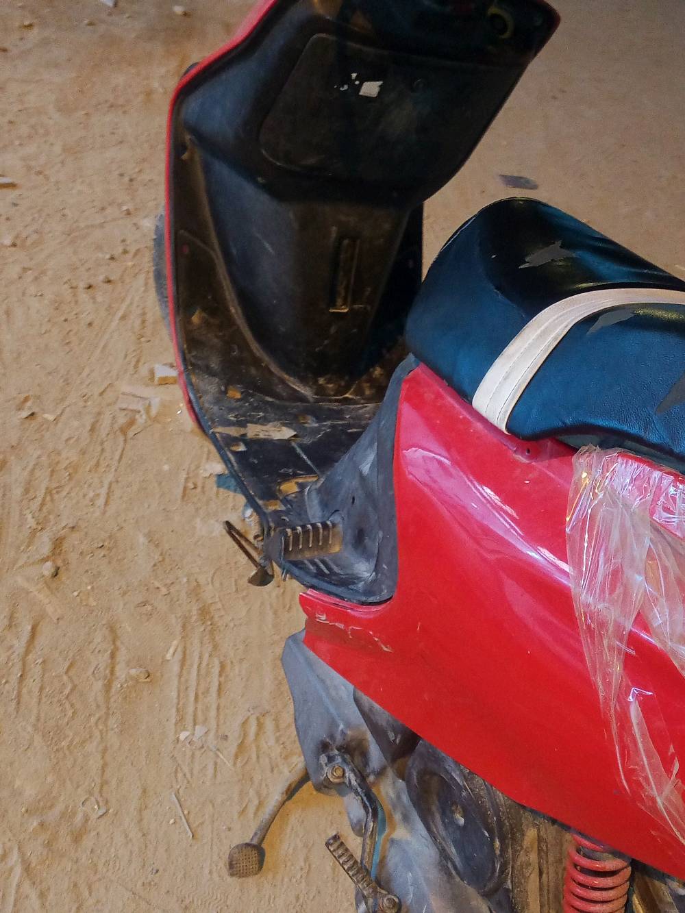 سلام عليكم فراشه لبيع ناقصه بريك خلفي تعديلات بسيطه مفتوحه مره وحده هندر سلف شغال 