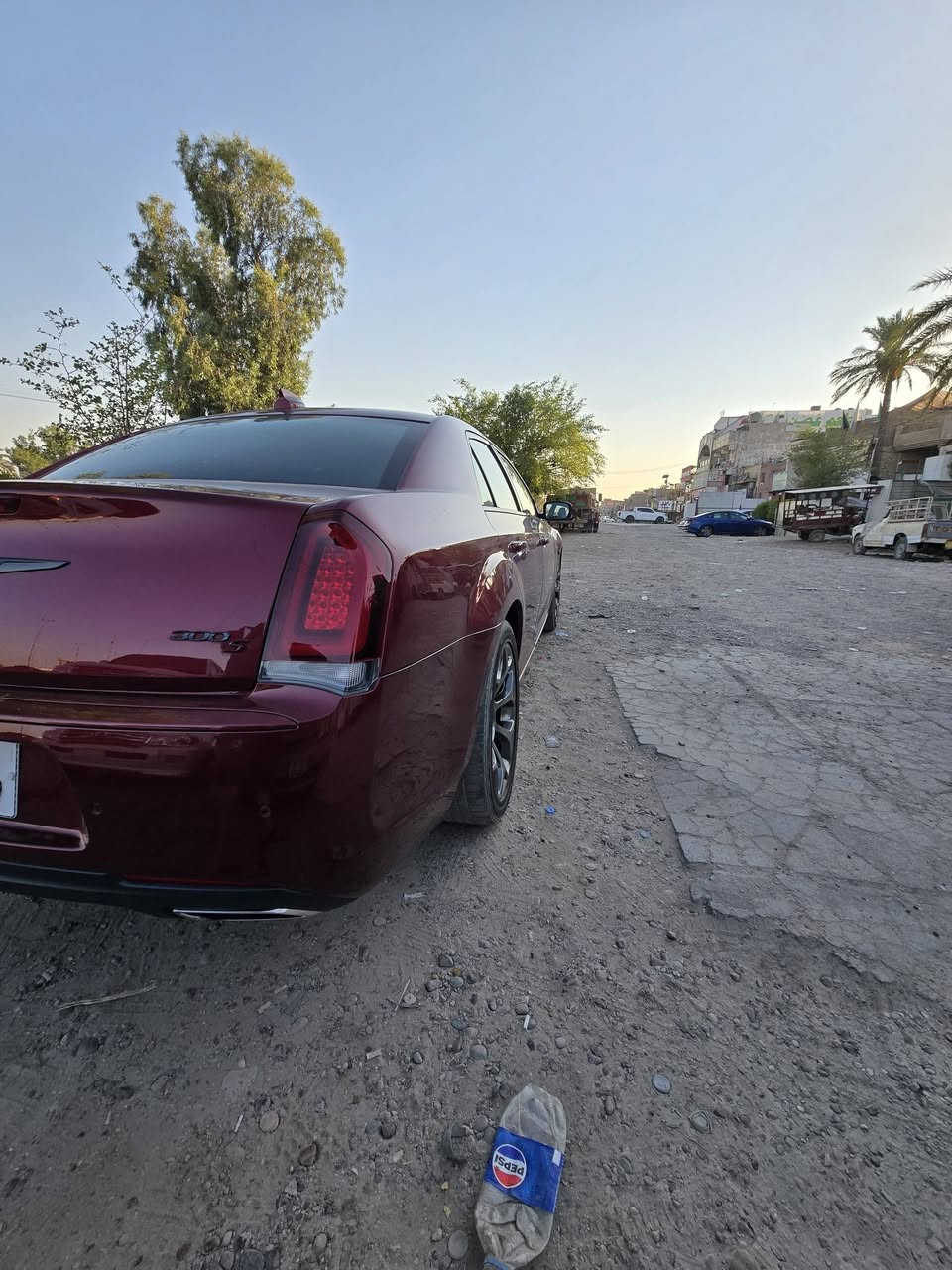 كرايسلر 300S (أوباما) موديل 2022
لون كرزي رقم بغداد باسمي تحول ثاني يوم  
دخول جديدي ضباط ماشية ٥١ميل

 ال (S) فول مواصفات 1/1 
فتحة سقف بانوراما 
شفتات ستيرن
كشنات سبورت جلد وتدفئة
وضع قيادة سبورت (Sport Mode).
سستم صوت بلادي ضخم مع دمام
رادارات جانبية (نقطة عمياء)
حساسات أمامية وخلفي  
والحادث بجهة السايق (جاملغ وبنيد وراس الشاصي بي تعدل )
الجاملغ مبدل ومصبوغ
البنيد نفسه مرجع تعديل بارد (PDR)
وسستم الإيرباك كامل 
مرجع بلادي وشغال 100%
***********
🟩 المكان بغداد الشعلة 
السعر ٢٧٠ وبيها مجال
