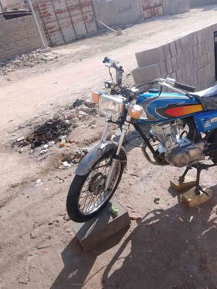 شباب سلام عليكم دراجه ادوات للبيع تعمير جديد دراجه جاهزه من كلشي شغاله من الاشاره للبك لايت السعر 500 وبيه مجال لشراي العنوان ذي قار سوق الشيوخ غير متواجد ع فيس رقم *********** بيه واتساب وشراي بيه خير ويدلل
