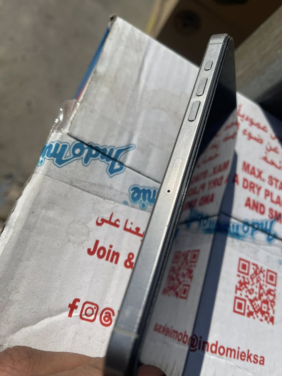 ايفون 15 برو ماكس 
ذاكرة 256 
بطاريه 100
مبدل شاشة 3 خيارات وبطاريه اصليه 
بغداد الاستفسار***********
