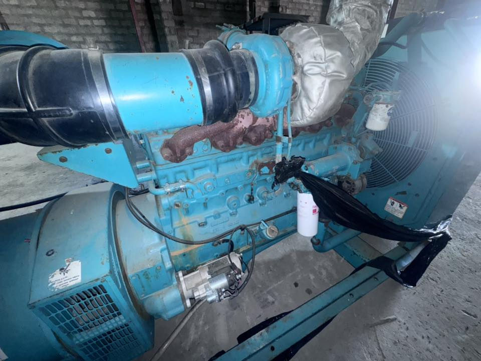 السلام عليكم 
مولد كمنز خمسه ونص زيتي كمشفت جبار
امريكي اونان 
400kv
وصول جديد 
شرط الحمل
للأستفسار/***********
ابو محمد الاعرجي
