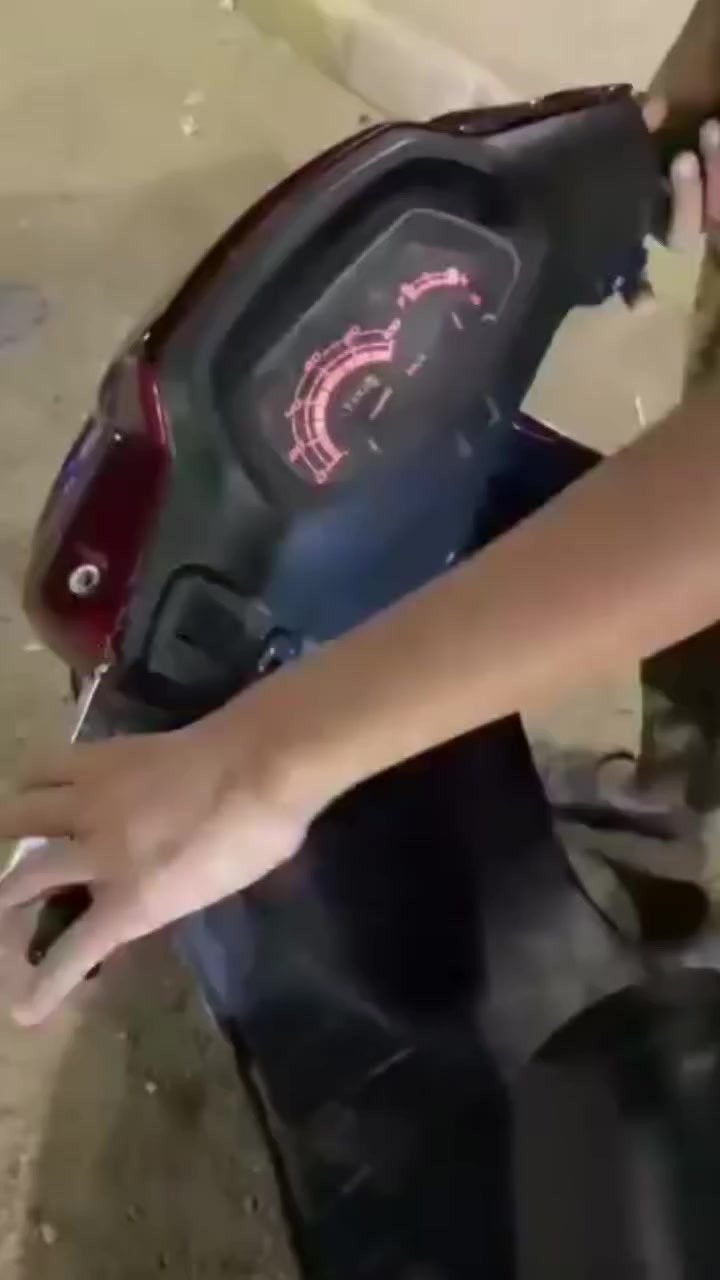 للبيع دراجة سبيسي ياباني 🔥
📍 المكان: حلة – الإسكندرية
💰 السعر: 325 وبيهه مجال
🚴‍♂️ الدراجة نظيفة وواضح من الصورة
🔧 المحرك مبدّل (بوشة وبستم تفصيخ بلادي)
⚙️ كلشي شغال بيها 100%
🛠️ ما تحتاج شي، ركب وامشي
⛽ اقتصادية ومناسبة للدوام والمشاوير
📞 رقم الاتصال:
***********
✋ البيع جدي، لا تبخس
📩 الاتصال أو خاص
