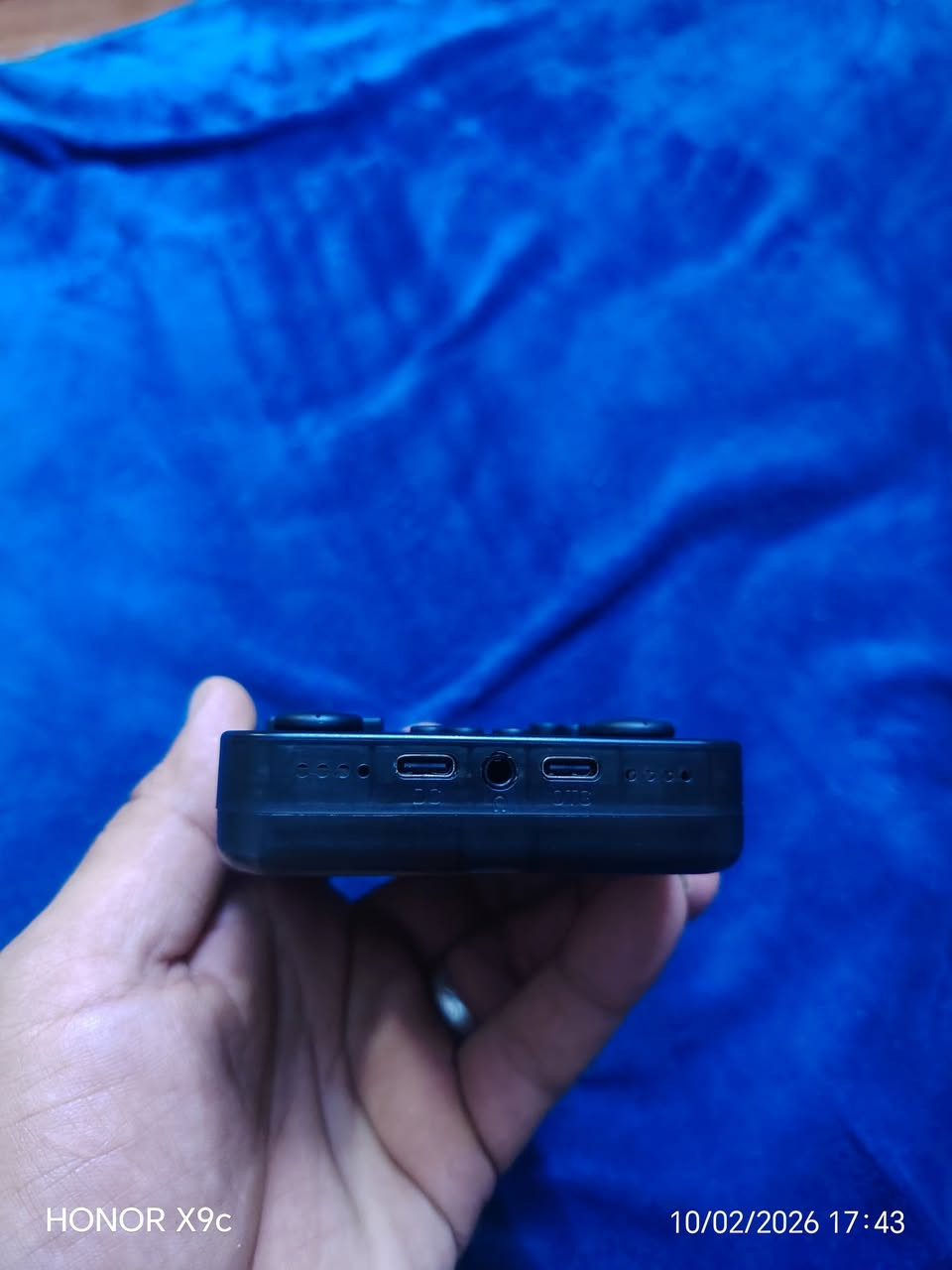 السلام عليكم جهاز اتاري اجاني هديه بي العاب كلش هواي مال بلي وان ونوتندو وبي اس بي وماركات ماعرفهه حته سيكا اريده ابيعه ووياه رام ٦٤ والصور يمكم حته اله الحرب يشغل رايده ٦٥ الف او مراوس ببلي ٣ وانطي فرق قليل مكاني كريعات رقمي *********** مفتوح للفحص فقط جديد الجهاز
