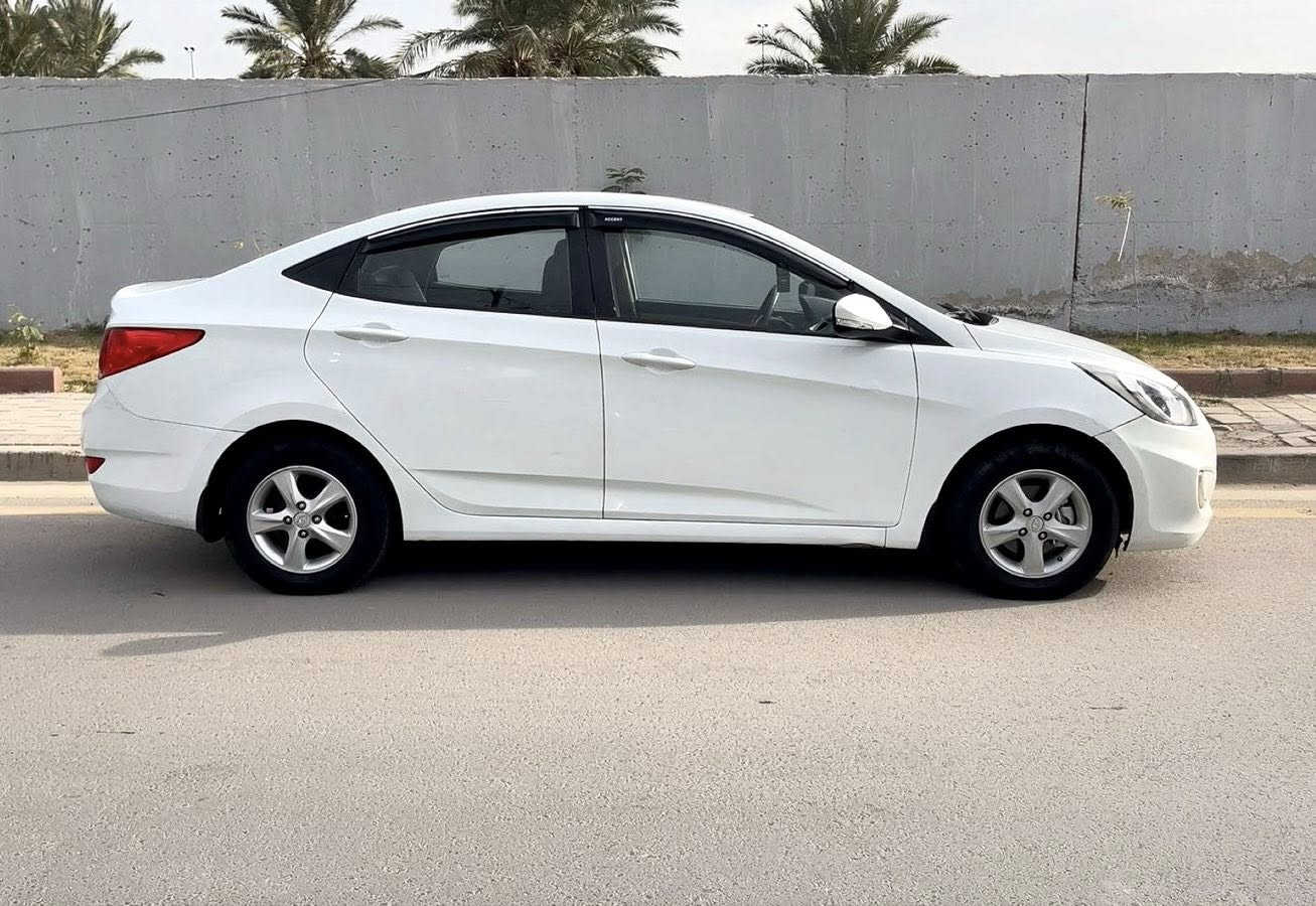 السلام عليكم ورحمة الله وبركاته
اللبيع أكسنت خليجي  
الموديل 2015
مكفوله من الصبغ 
تحكم ستيرن
محرك 1600
ويل گب گروم
أشاير بالمري 
سبير منازل بعدها ع وضع شركة
تبريد ثلج تدفئة
تايرات جديدة
ماشية 58 km حقيقي
بأسمي رقم بغداد الجديد تحويل ثاني يوم 
السعر وبيها مجال 115 بيها مجال بسيط  !!
مكان السياره بغداد اليرموك اربع شوارع
رقم الهاتف / ***********
