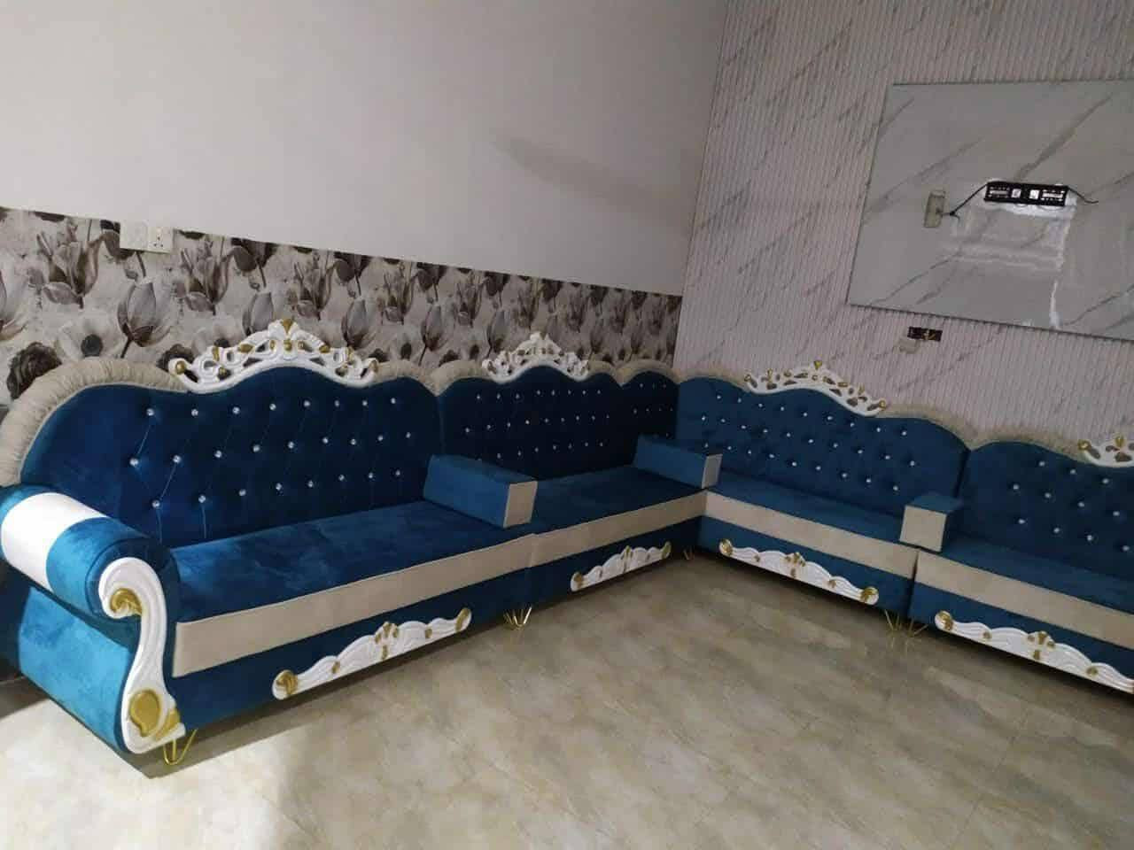 ⚜️ديوان حديث بأسلوب معاصر ومميز⚜️
موديل ملكي 👑

حسب طلب الزبون والمساحه المطلوبه🔨✂️
كادر محترف في التصميم والتنفيذ 👌

يوجد كادر متخصص لأخذ القياسات 📝

مصنوع من ارقى الاخشاب الطبيعيه👍
من خشب الزان الروماني المجفف🌞
والسنديان الامريكي 👌
خامات واقمشه مستورده جيدا جداً🛋

قماش خاصيه waterproofing

امكانيه تغيير لون الخشب والاقمشه حسب رغبه الزبون
العنوان؛ المحاويل 
للاستفسار يرجى مراسلتنا على بريد الصفحه📩
او الاتصال📞
***********
*********** بإدارة؛ احمد العزاوي
