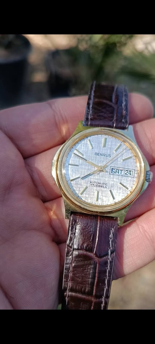 ساعة بينروس اوتوماتيك 
انتاج السبعينات 
الولايات المتحدة الأميركية - المانيا 
قطر ٣٨ ملم
مينا كاروهات صدفي لوك
دي ديت
نظافة جيدة جدا
السعر ١٨٠ الف


**إذا كنت صاحب هذا الإعلان وتريد حذفه لأي سبب، رجاءا أرسل رسالة إلى الدعم الفني**