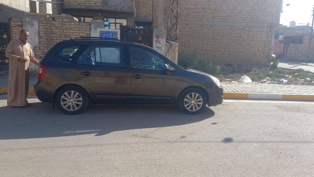 السلام عليكم كياكارنز 2009
محرك2400 جديد وضفيره جديده كشرته حلوه مبدل بيه جاملغ جهت السايق وجراد بالقماره  بغداد الماني السعر 105 وبيه مجال موبايل*********** /***********
 بيهن واتساب
