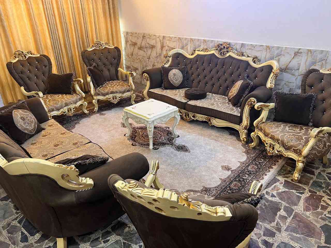 تخم زان 10مقاعد طبله وسطيه مكان المنصور للتواصل ***********
