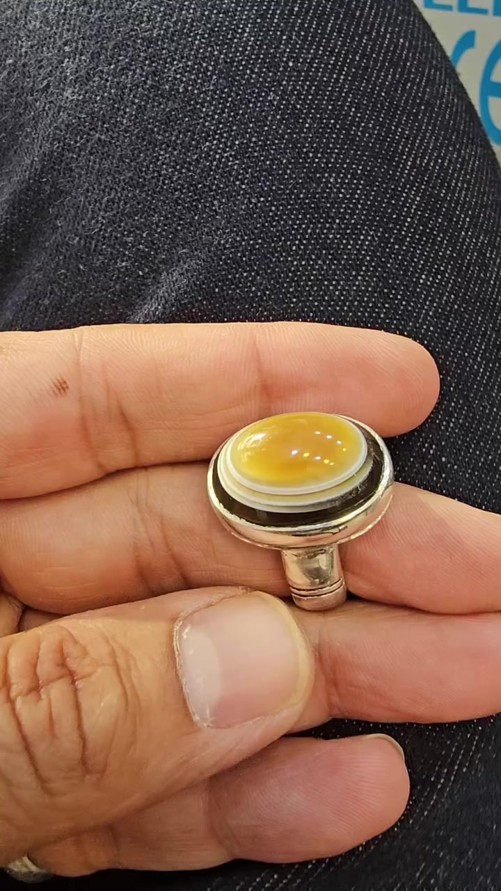 جزع يماني بقري عين صريحه صياغه يدويه للبيع السعر 75 الف
يوجد توصيل لجميع المحافظات ***********
