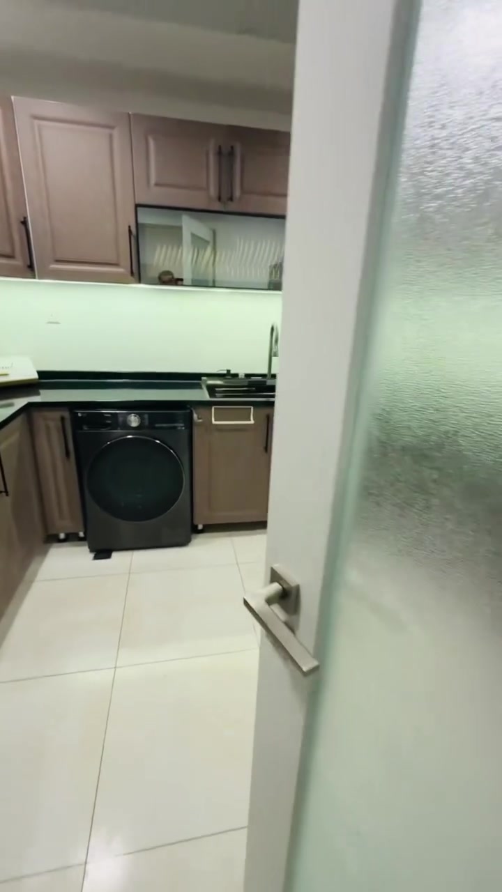 شقة للبيع مجمع جواهر دجلة على شارع المحيط
مساحة الشقه 173 متر و اطلالتين على الامامين الكاظمين و  نهر دجلة الشقة طابق خامس بناية الارجوان 
سعر المتر ٢،٦٠٠
السعر الكلي ٤٤٩،٨٠٠
للتواصل الاتصال على الرقم ***********

