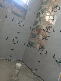 كادر لتركيب السيراميك الجدار والارضيات وبايات وألواح وكاشي شغل درجة او...