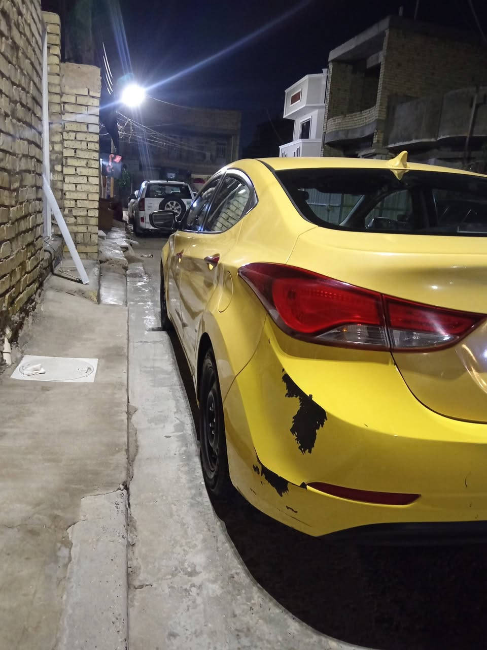 النترا وارد امريكي مديل 16حادثها البنيد بدون ايرباك بدون دواخل السياره باسمي السعر 110 وبيها مجال مكان السياره بغداد ***********
