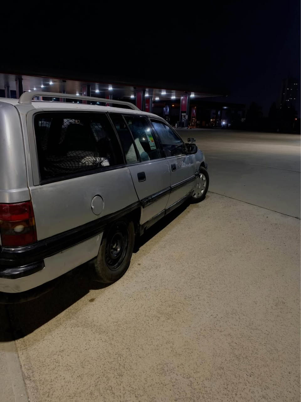 ئۆمێگا مۆدێل ١٩٩٢ ئارموو سەنەویە مەکینە ٢٠ تۆماتیکە سلایتە گێرو مەکینەو ئێرفلۆی تازە خراوەتە سەر ئەوروپی سەیارەکە زۆر توندوو تۆڵە کارەبایاتی هەموو مەزبووتە *********** سعرى ٢٣ مجاليكى برايانه گه رمى مه زبووته أربيل, العراق
