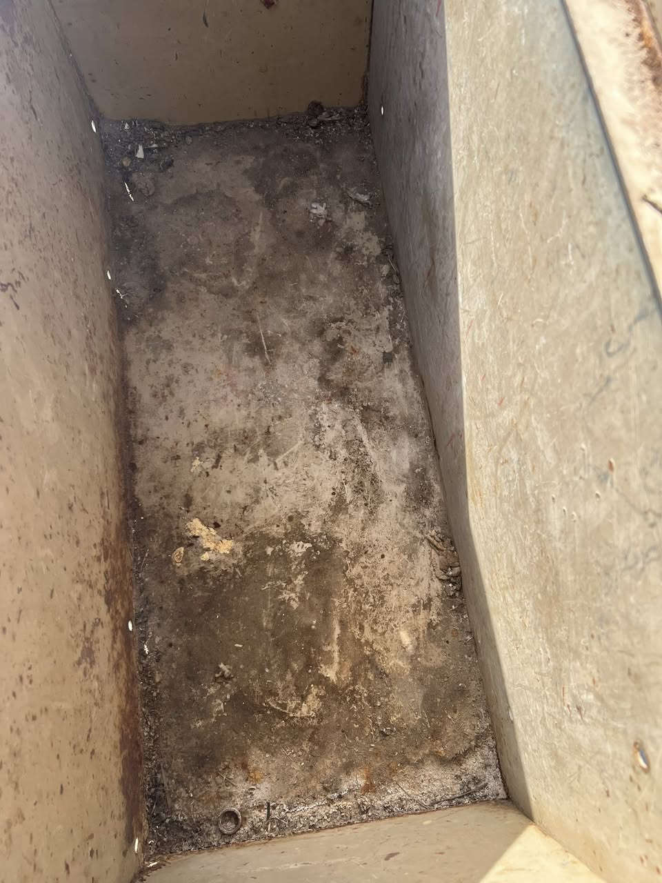 اللبيع صندوق ثقيل  المكان بغداد ***********
