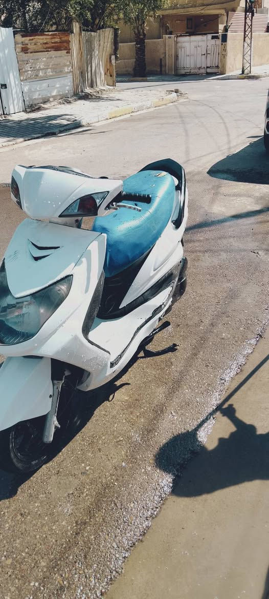 سلام عليكم سكنس فحل نوزل للبيع دراجة خير من اللة نضافة 98 محرك نضيف ممدود علي درنفيس بلادي كهرابائيات كلهة شغالة علي ناصي هورن دبل اشارة يمنة يسرة نكرة بكل وقت تجي بعينك وشوف تاخذهة من الباب اي خلل بيهة ترجعهة السعر 675 مكاني بغداد الحسينية مال راشدية  رقم *********** بي وتساب وتصال
