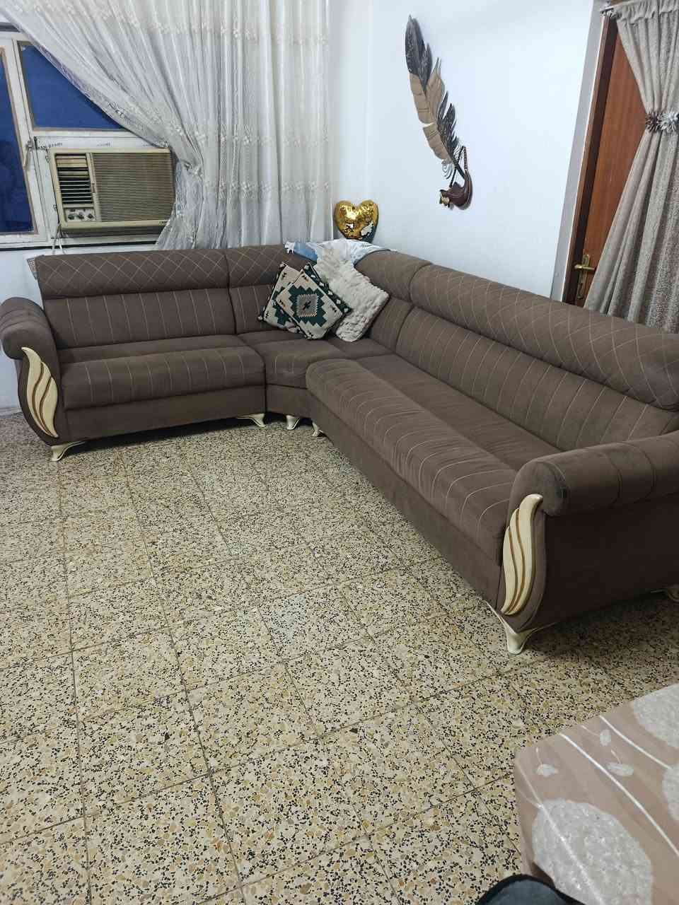 السلام عليكم تخم توصاه تكمه نظيف للبيع المكان حي الإعلام ب300بي مجال *********** اتصال هاتفي خمس أمتار ونص
