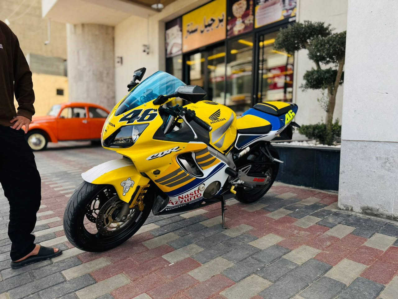 السلام عليكم ورحمه الله وبركاته شباب دراجه افواراي مكفولة كفاله عامه شرط الوكالة ماشيه حقيقي ٣٥ الف 
مكان الدراجه الانبار الرمادي السعر ٣٢ بيه مجال دراجه 
بدون رقم للاستفسار الاتصال على الرقم ***********
أو خاص ومتواجد واتساب
