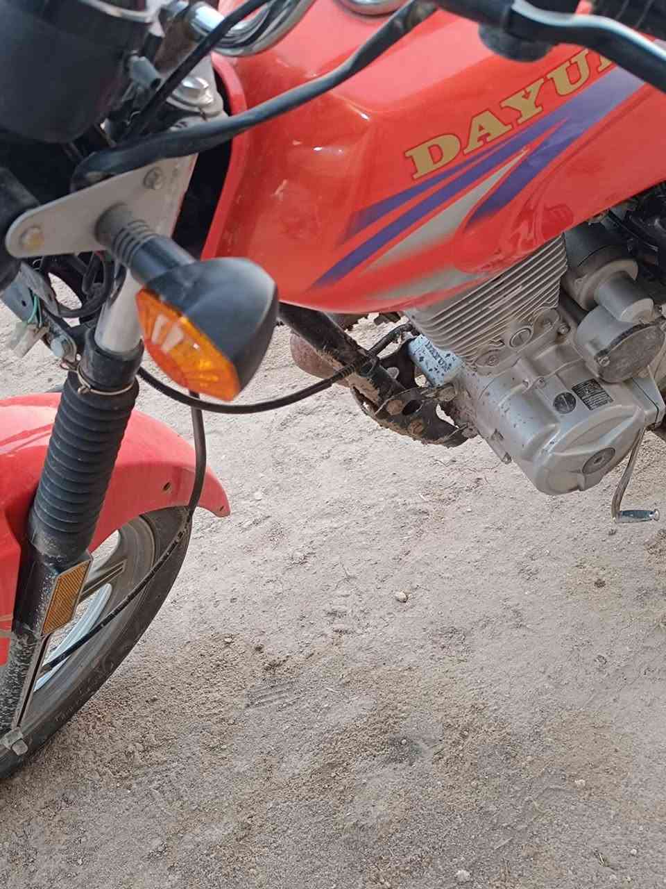 السلام عليكم دايون كلك للبيع موديل 23 مابيه اي نقص فقط طعجه بالتانكي  السعر 725 وبيها مجال المكان طريق كربلاء نجف للستفسار ***********
