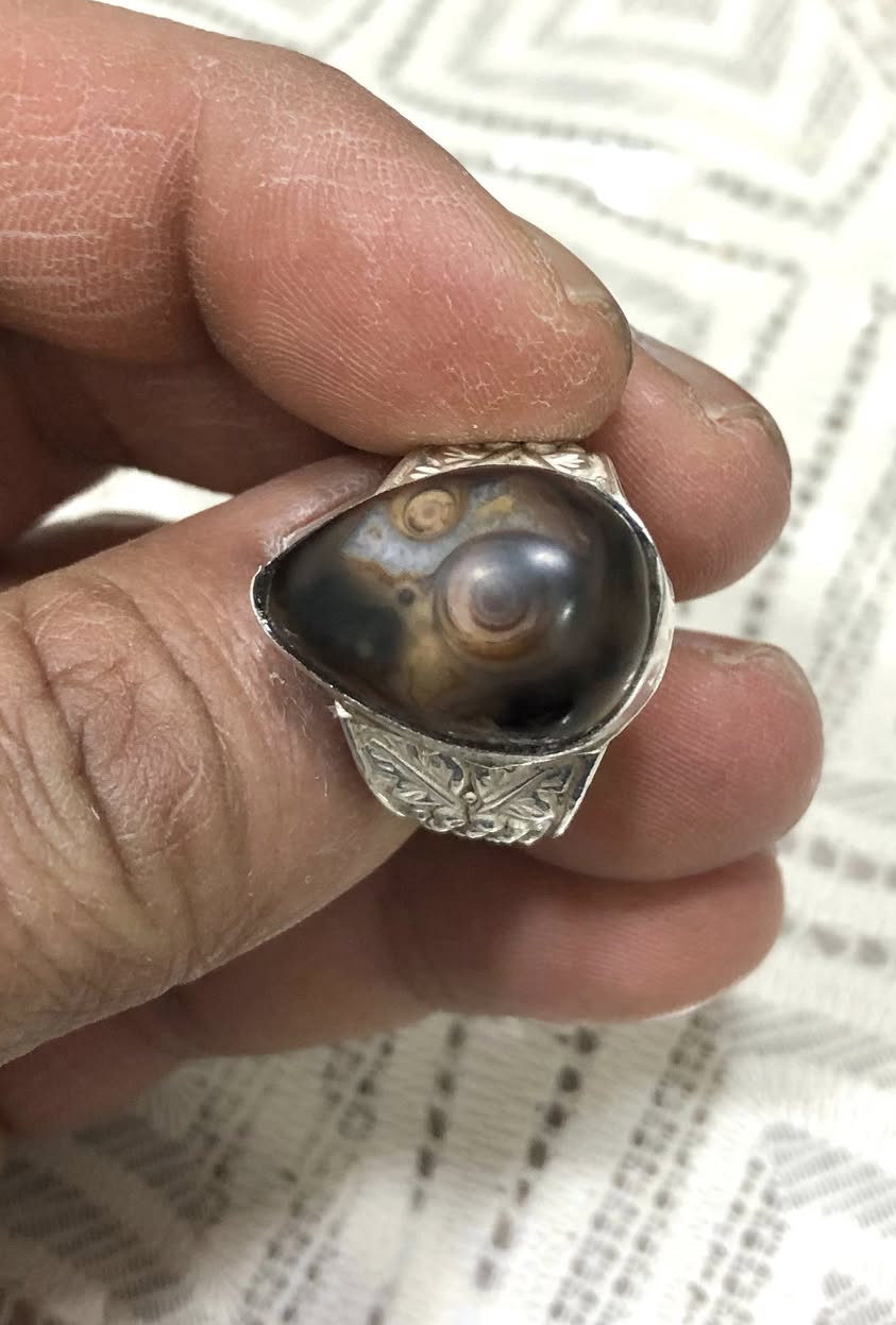 سلام عليكم خاتم بحجر سليماني قديم مختلف مصور يشف احمر صياغة يدوية مرتبة قياس 21/22 للبيع فقط يوجد توصيل


**إذا كنت صاحب هذا الإعلان وتريد حذفه لأي سبب، رجاءا أرسل رسالة إلى الدعم الفني**