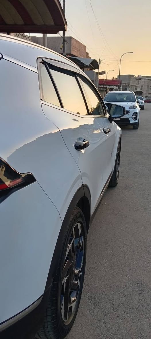 السلام عليكم 
للبيع :كيا سبورتج  خليجي 
الموديل : 2023
ماشيه : 73 الف 
السياره :مكفوله عدا بارد اباب السايق على كد 3 اصابع
ضمان  (5) سنوات 
بصمه 
مري كهرباء 
انضمه قياده 4 (نورمل +سبورت +ايكو +سمارت)
تشغيل عن بعد 
حساسات امامي خلفي 
 شاشه +عداد دجتل 
كامره دواره 
بصمه ابواب 
ترحيب عند لاقتراب 
مثبت سرعه 
سايد بريك كهرباء 
تبريد قطعتين 
داخل بيجي 
محرك 2000 دوش 
شاحن واير لس 
الصابيح الماميه LED
المصابيح الخلفيه LED
شفتات ستيرن رياضي 
مانع انزلاق 
شاشه ابل كار بليل +جي بي اس 
انذار عند الاقتراب
اشاير بل مري 
السياره كلش نضيفه وحلوه 
السعر 210وبيه مجال 
مكاني بغداد الصليخ
للستفسار *********** بغداد, العراق
