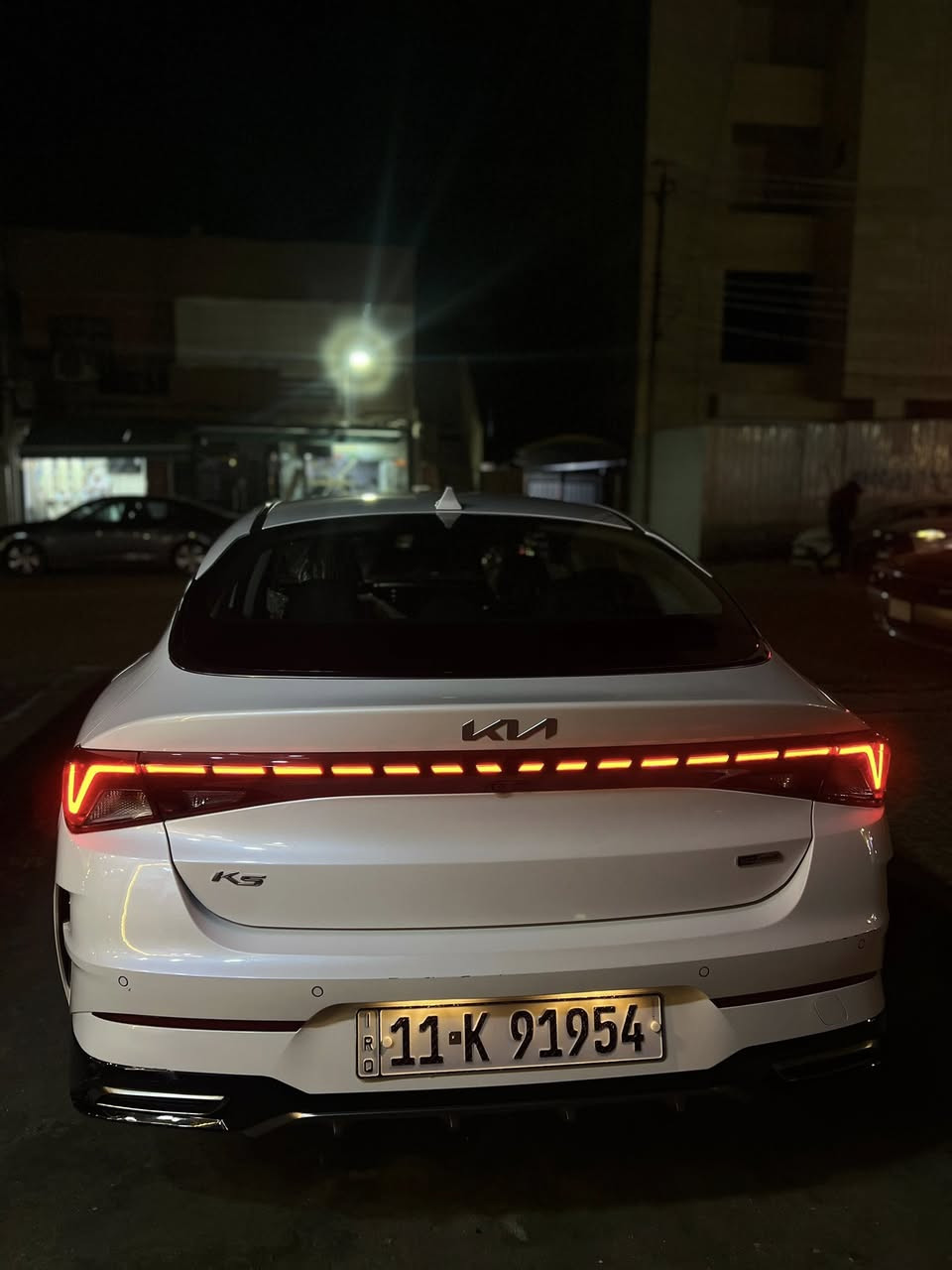 السلام عليكم  KiA K5 موديل 23 وارد كوري محرك 2000 دوش هايبرد الضرر فقط 4 رصعات خفيفه في القماره وتكحيل بسيط في الدعاميه الخلفيه ويم البلوجكتور بل دعاميه الاماميه هم تكحيل بسيط باقي السياره كفاله عامه ممشى السيارة 21500Km وقابل للزيادة 
المواصفات 
شاشه كبيرة 
بصمه تشغيل 
بصمة دخول ابواب
تشغيل عن بعد
صندوق ذكي
وضعيات قياده 4
شفتات ستيرن
قيادة شبه ذاتيه 
تحديد مسار 
مانع تزحلق 
اوتو هولد 
مقاعد تدفئ وتبريد
السترين تدفى 
كير ماوس 
تبريد ثلج ميفصل ولا يبوخ بل ازدحامات لان هايبرد 
فول اقتصاديه التفويله الكامله تمشيك سبوعين حقيقي…
بختصار السيارة فول عدى الفتحه 

رقم التواصل واتساب : ***********
السوك كلشي بي المتعجبه يكدر يتخطى المنشور 
السعر 200 وبيها مجال بسيط جداً وممستعجل على بيعتها 
المكان بغداد السيدية .
