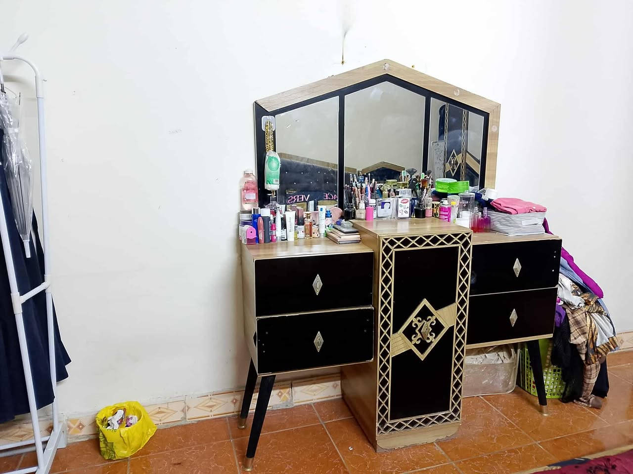 غرفه تركي 5 قطع نضيفه مابيهه ضرر 375 مكان بغداد نواب الأمين
الي عنده اغراض غرف مستعمله بسعر مناسب ويريد يبيعهه يدزهه خاص ابيعهه اله بنسبه قليله


**إذا كنت صاحب هذا الإعلان وتريد حذفه لأي سبب، رجاءا أرسل رسالة إلى الدعم الفني**