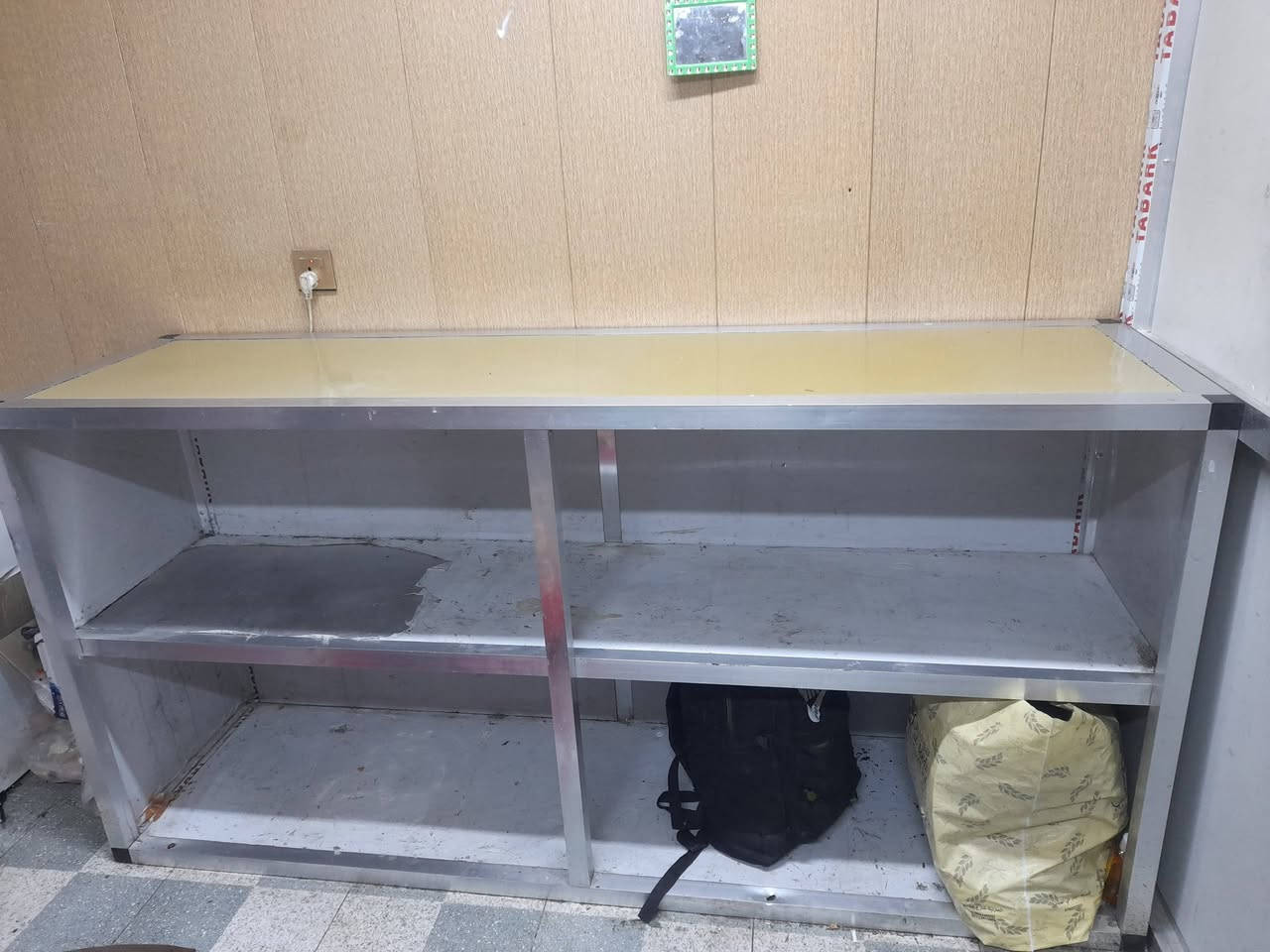 السلام عليكم 
تصفية غراض مطعم للبيع 
كرسي كاشير ستول جك نظافة 95% السعر 60 الف 
بلانكات كبير عدد 3 قياس 32×52 عمق 16 سعر القطعة 12الف
مصفي بلانك قياس 32×52 عمق 10 السعر 8000
بلانك صغير عدد 3 قياس 17×32 عمق 15 سعر القطعة 3000 
قبغ بلانكات عدد 5 قياس 16×26 سعر القطعة 3000 
ستاند شيش كص السعر 25 الف 
ميز المنيوم عدد 4 قياسات 1 متر عدد 2 وقياس متر ونص وقياس 2 متر السعر 100 الف 
سنك المنيوم نظيف السعر 50 الف 
مجمدة السعر 90 الف 
حماية سناكات قياس 90 سم.  السعر 150 الف 
كريل همبركر تصنيع عراقي السعر 100 الف 
عجانة حجم 10 كيلو السعر 190 الف 
قالب همبركر حجم 14 ستيل اصلي السعر 100 الف 
مكاني بغداد حي العامل 
***********
