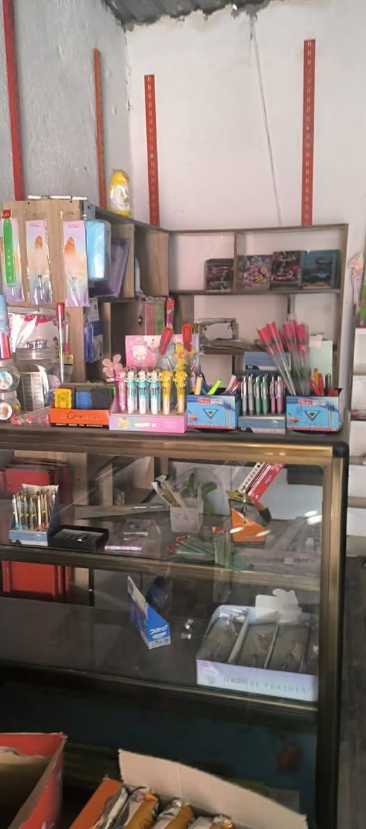 أغراض محل اسواق ومكتبة للبيع  للاتصال ***********
