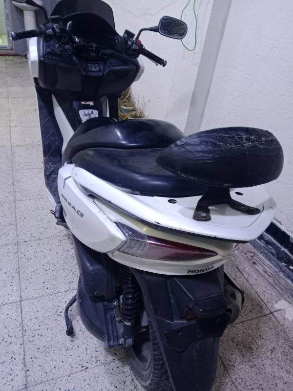 سلام عليكم فورزه صفر 12 مكفوله أوراق أصولي نضافه كفرات 90بالميه مابيهن كسر بس شكم زلغ بسيط كلش 
محرك مكفول 
كلج امامي بي رجفه فقط مكان بغداد الحريه ***********
