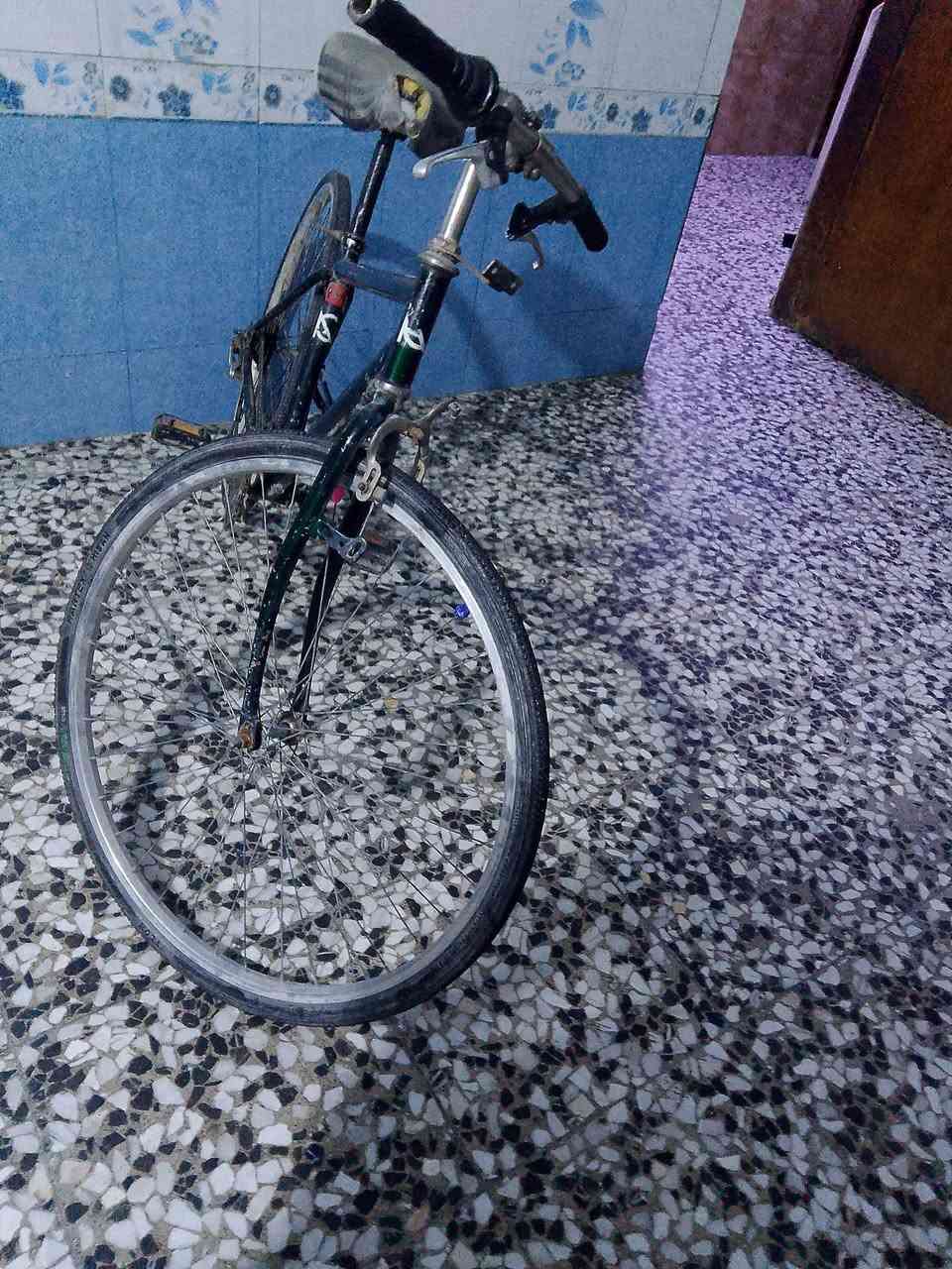 السلام عليكم بايسكل c700نضيف سعر 35 مكاني بغداد البياع تقاطع درويش ***********واتساب فقط
