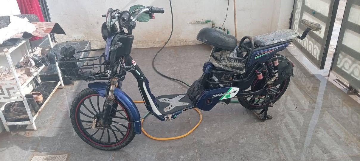 سلام عليكم 
دراجه شحن شبابي موديل 2024 بصمه شغاله بطاريه نص عمر وعايزه يده فقط سعر 150وبيه مجال ***********
