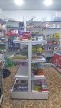 رفوف ارضي طول 200  السعر 175 الف  الشاري يتصل ع 07769466700