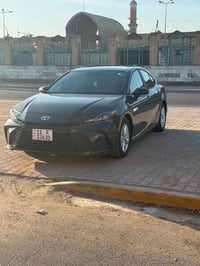 تويوتا • كامري • هايبرد • 2025 • سيارة • حادث خفيف • ايرباكات سليمة • ...