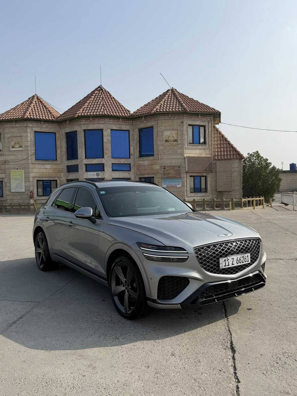 السلام عليكم 
جنسيز Gv70 2024 
Sport Prestige 
3.5t AWD 
سته سلندر فول مواصفات  معروفه مواصفات البرستيج 
رقم بغداد تحويل. 
ماشيه 20 الف كيلو متر 
مغلفه تكم وبنيد وبداية القماره PPf
بدون اي نقص 
الحادث : بابين صفحة العبري تبديل فقط 
وره باب السائق تصليح بسيط جداً 
بدون دواخل 

مكان السياره البصره
 للتفاصيل اكثر 
***********
