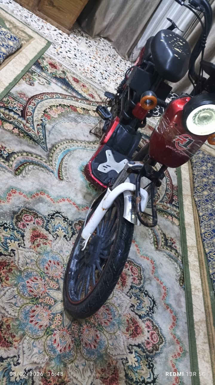 سلام عليكم دراجه شحن للبيع كهربائياته كله شغاله اربع نمر بيه سعر 150 وبيه مجال المكان حله 
الرقم/***********

