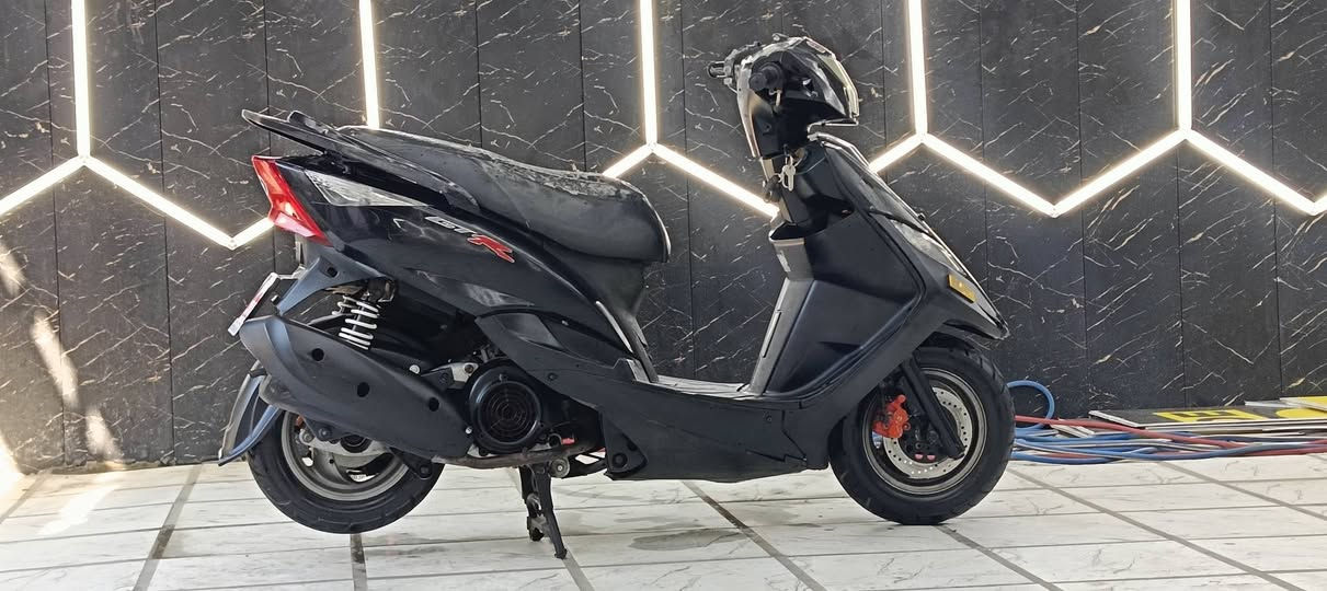 ماكس ثعلب GTR 140
مكينه لاتنقيص ولا نضوح كهربائيات جاهزه 
الدراجه نكرة سلف لو تبقى اسبوع مامشتغلة 
شلعه ومعدل 
نقص قبق بانزين وعرموطة هندر وكيج السرعة فقط
بيها صوت خرخشه بالكلجات 
السعر 400 الف قفل بدون عمله
مكاني حي الجامعة
***********
