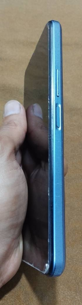 السلام عليكم ورحمة الله وبركاتة تلفون هونر للبيع 125 وبيه مجال معا لاصق وكفر وعنوان بغداد حي الفرات رقم الهاتف *********** وذاكره 120
