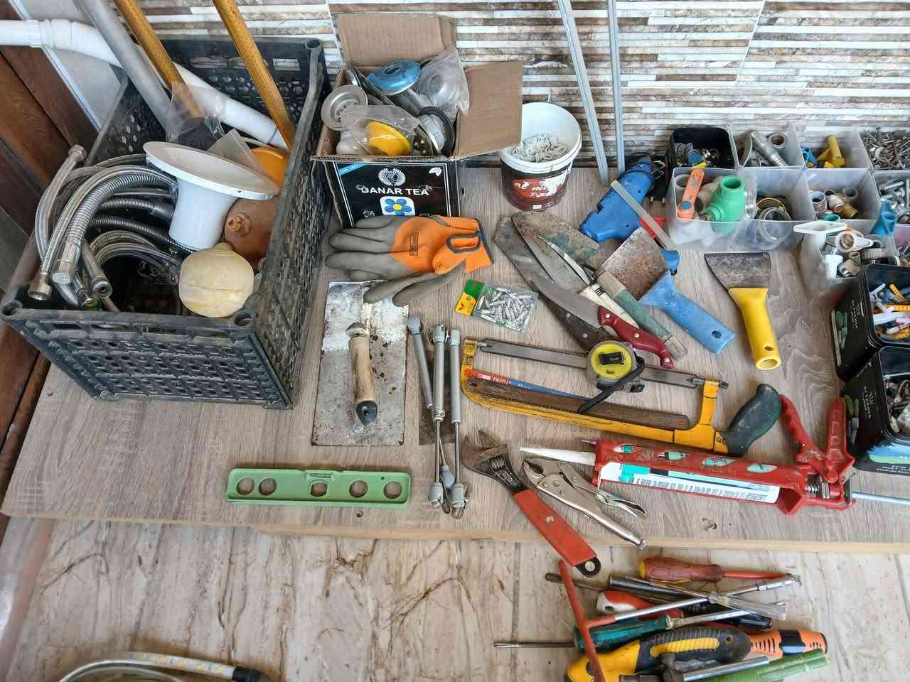 هي غراض للبيع اللي يستفيد منها تواصل على الرقم ***********
