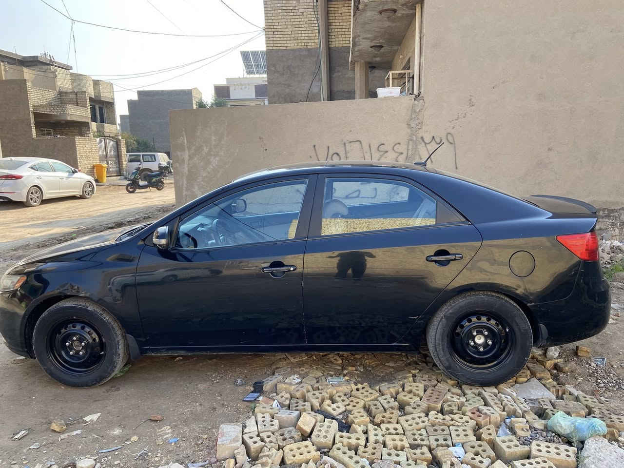 السلام عليكم 
كيا فورتي2010وارد امريكي 
السياره بيه جاملغ ايمن وشبر ونص فوك قبق البانزين 
السياره فول عدا البصمه بغداد بسمي 
محرك 2000كير محرك خير من الله 
سعر السياره 87وبيه مجال 
***********مكاني بغداد الدورة
