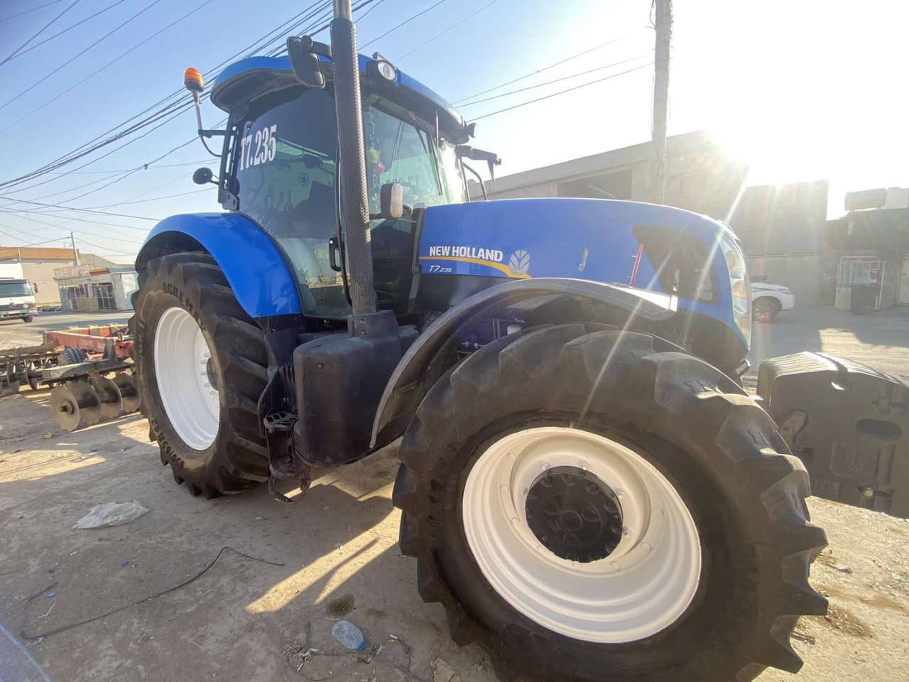 موديل ٢٠١٢  نيو هولند بؤ فرؤشتن هةموو گيانى بةشةرت بؤ زانيارى زياتر پةيوةندى بكة بة ***********
