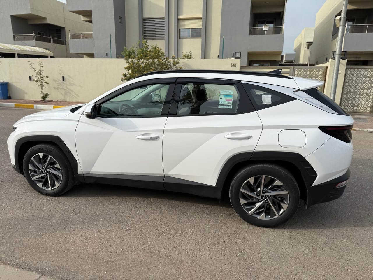 توكسان ٢٠٢٤ خليجي فول عدا بانوراما 
ماشية 77 الف كيلو 
السيارة كفالة عامة  عدا شخط صغير 
كراسي كهرباء 
شاحن واير ليس
تبريد امامي خلفي 
محرك ٢٠٠٠ 
مري شفط 
حساسات امامي وخلفي 
داخل ابيض
تحكمات ستيرن 
مانع تزحلق ووضعيات قياده
هاندبريك دكمة 
بردات خلفي
السيارة جديدة جدا 
السعر 213 بيها مجال بسيط
مكانها بغداد
للاستفسار الأتصال 
*********** بغداد, العراق
