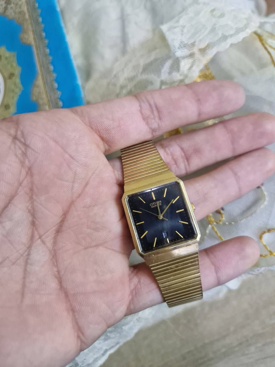 سلام عليكم  ساعة انيقة من ستزن مخزن بعدهة بالستيكر الشركة  مكينة ذهبية  سعر ٧٥ الف


**إذا كنت صاحب هذا الإعلان وتريد حذفه لأي سبب، رجاءا أرسل رسالة إلى الدعم الفني**